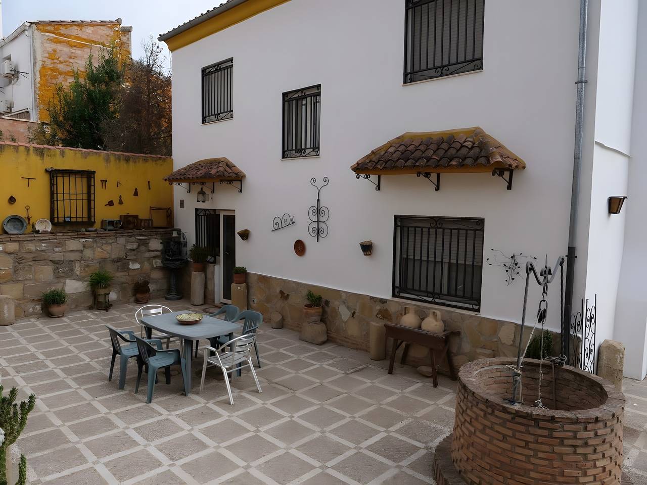 Casa Emilia: Rural Retreat with Private Terrace, Garden, and Wi-Fi in Baeza, Jaén Provins