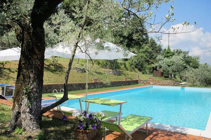Villa pour 4 personnes, avec Balcon/Terrasse et Terrasse ainsi que Jardin et Piscine à Montevarchi