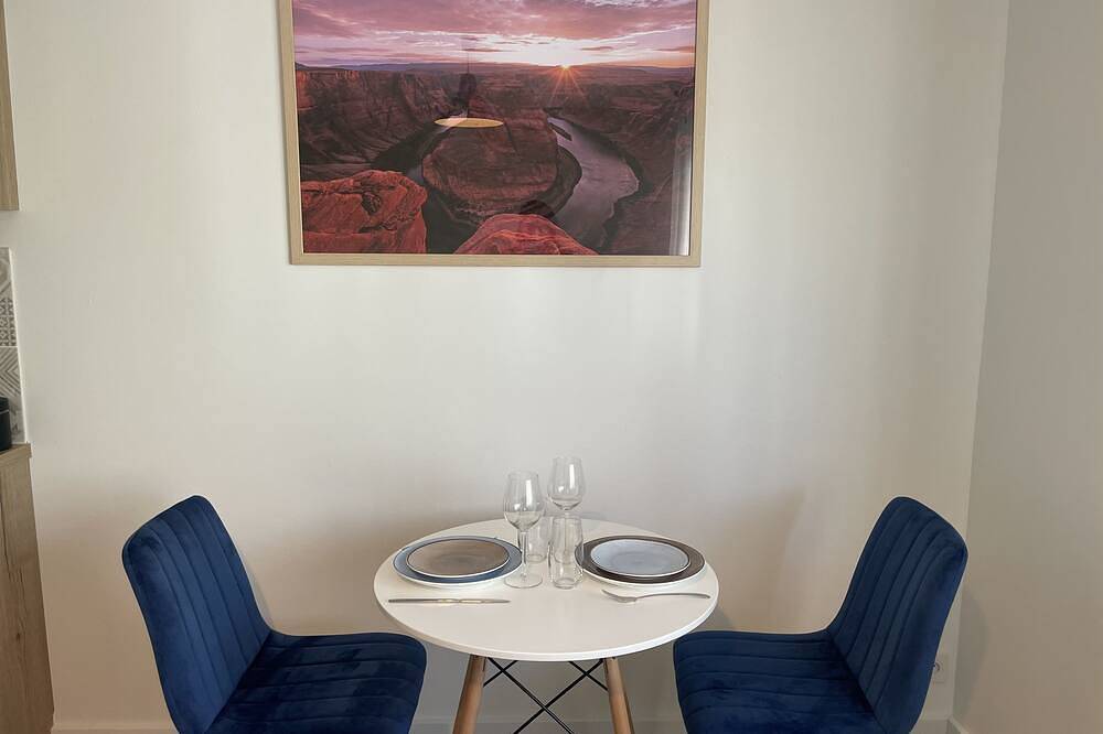 Entire apartment, Au Calme et Proche Centre-ville, Studio Rénové Avec Équipements Neufs et Parking in Gap, Gap region