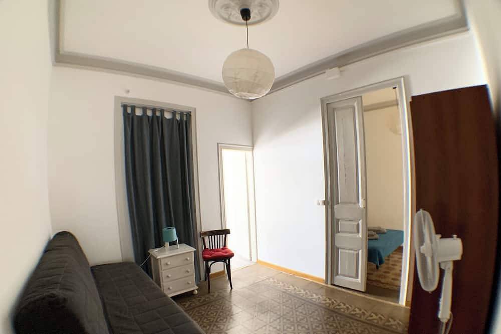 Entire apartment, Great 2Bd + 2bth With Balcony in Gracia Virreina in Barcelona Centre, Barcelona