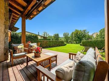 Maison de campagne pour 10 personnes, avec vue et jardin à UR
