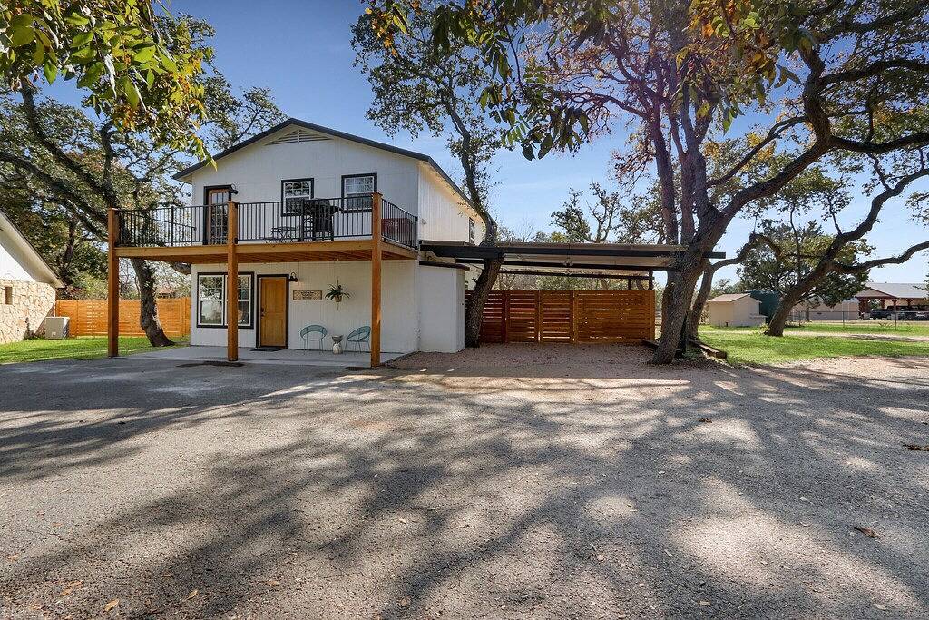 Pancho and Lefty's - Bohemian Rhapsody Retreat in Hays County