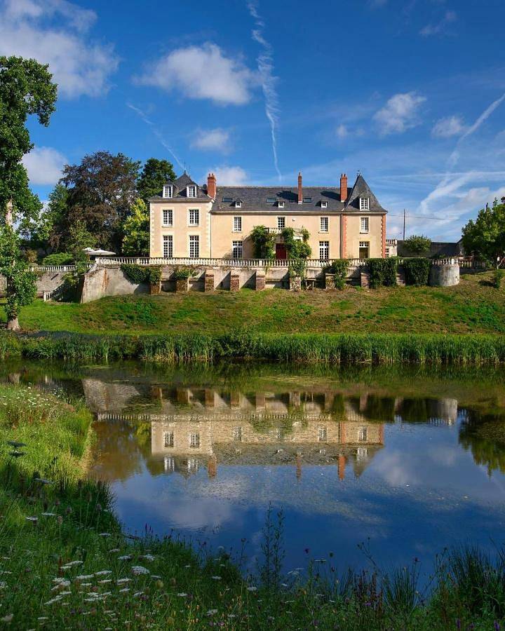 Ten-Bedroom Holiday Home in Vernou-sur-Brenne, Région de Tours