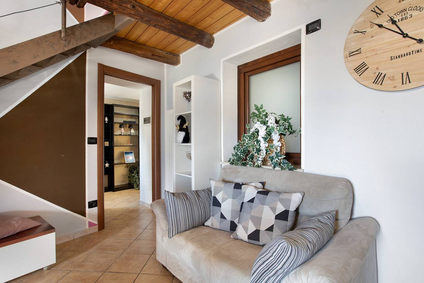 Apartamento entero, Apartamento 'Maison Bebe Mont Emilius' con vistas a la montaña, terraza privada y Wi-Fi in Chenaux, Comune di Pollein