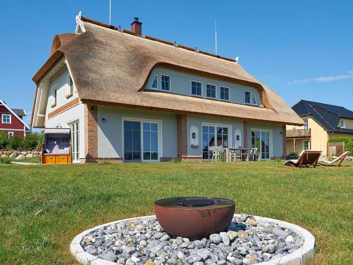 Ferienhaus für 8 Personen, mit Sauna und Ausblick sowie Terrasse und Garten, kinderfreundlich in Middelhagen - 2