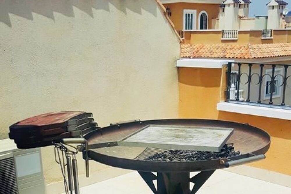 2 Schlafzimmer mit Doppelbett, 2 Badezimmer Villa mit Dachterrasse und Pool - für 6 Personen in Torre de la Horadada, Pilar de la Horadada