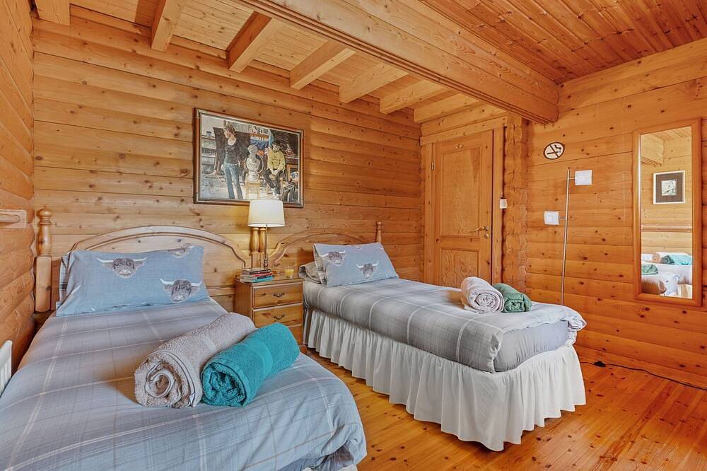 Wonderful  villa for 10 guests with Wifi and pets allowed in Nevis Range, Fort William