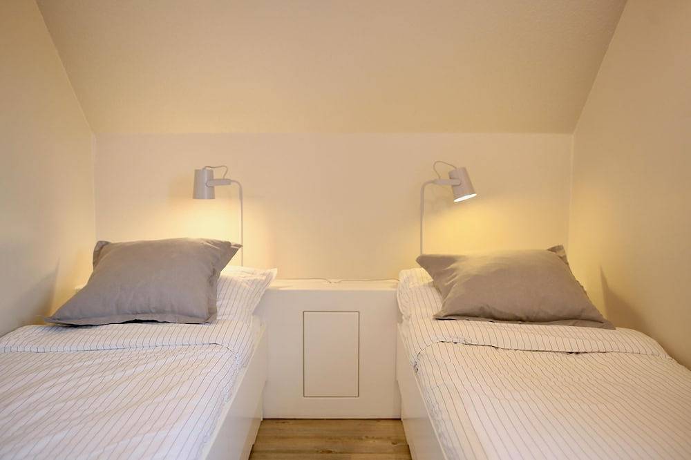 Ganze Wohnung, Stilvolle 4-Sterne-Ferienwohnung \"Föhr\" mit eigener Terrasse und Deich-Blick in Reußenköge, Nordseeküste