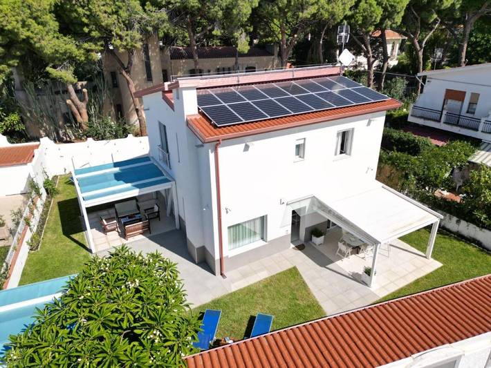 Villa per 6 persone, con Balcone e Terrazza nonché Giardino e Panorama a Reggio di Calabria