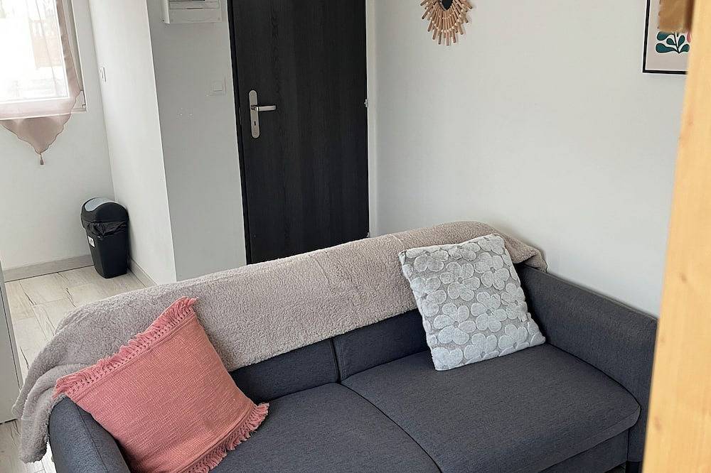 Entire apartment, L'escale express de gare de Saint Pierre 3 km away in Saint-Pierre-des-Corps, Tours region