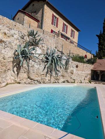 Gîte pour 8 personnes, avec jardin et piscine, animaux acceptés à Sainte-Radegonde