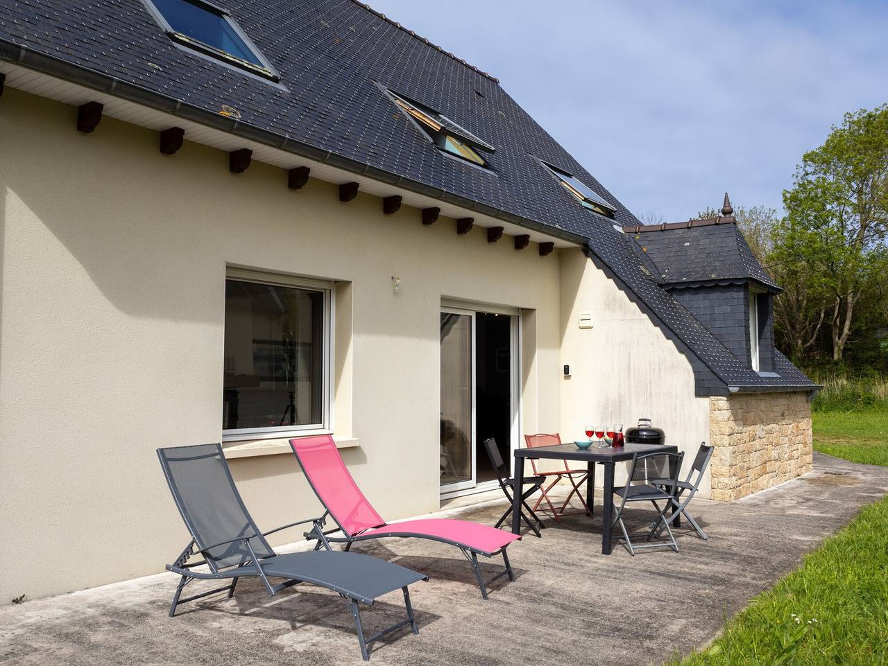 Maison de vacances 'Maison De Charlie' avec terrasse privée, jardin privé et Wi-Fi in Trégastel, Côte de Granit Rose