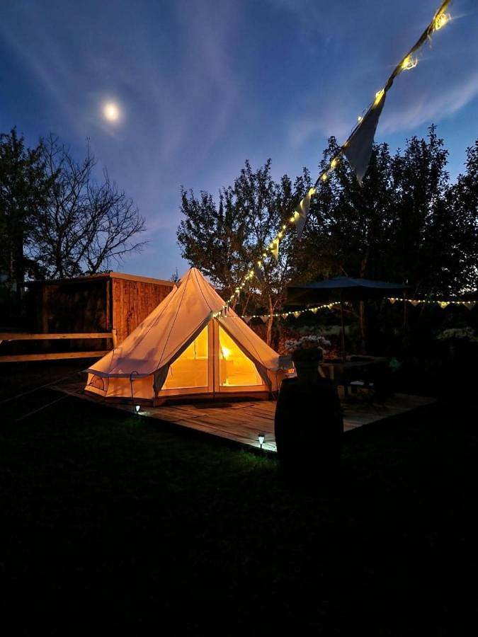 Chambre d’hôte pour 2 personnes, avec terrasse ainsi que vue et jardin à Laramière