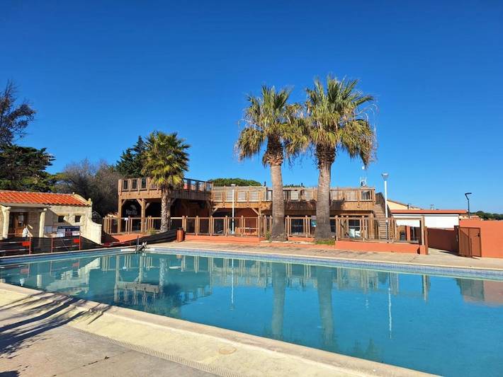 Camping pour 6 personnes, avec vue et piscine ainsi que terrasse et vue sur le lac, adapté aux familles à Le Barcarès - 2