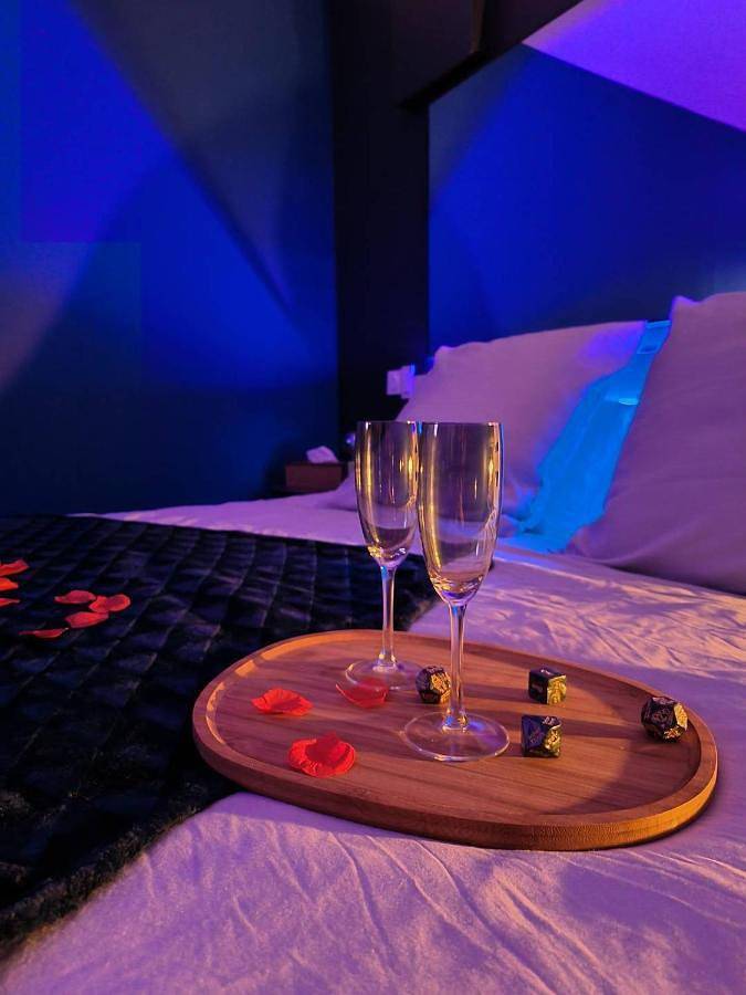 Appartement entier, Appartement Love Room avec Jacuzzi Privatif in Bourg-Argental, Parc Naturel Régional du Pilat