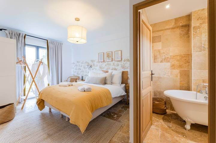 Location de vacances pour 8 personnes, avec terrasse ainsi que jardin et piscine à Cricquebœuf - 2