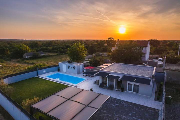 Ferienhaus für 4 Personen, mit Garten und Pool sowie Ausblick, kinderfreundlich