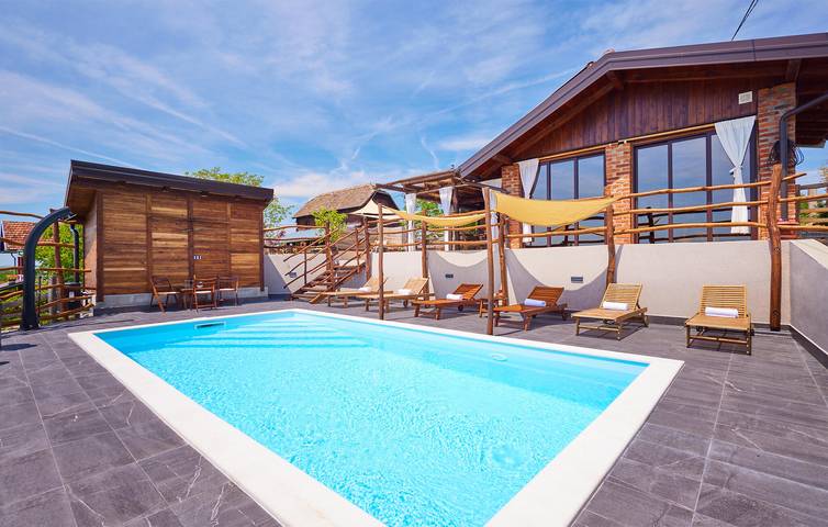 Gemütliche Ferienwohnung mit 2 Schlafzimmern, Pool und Terrasse in der Nähe von Popovača in Sisak-Moslavina