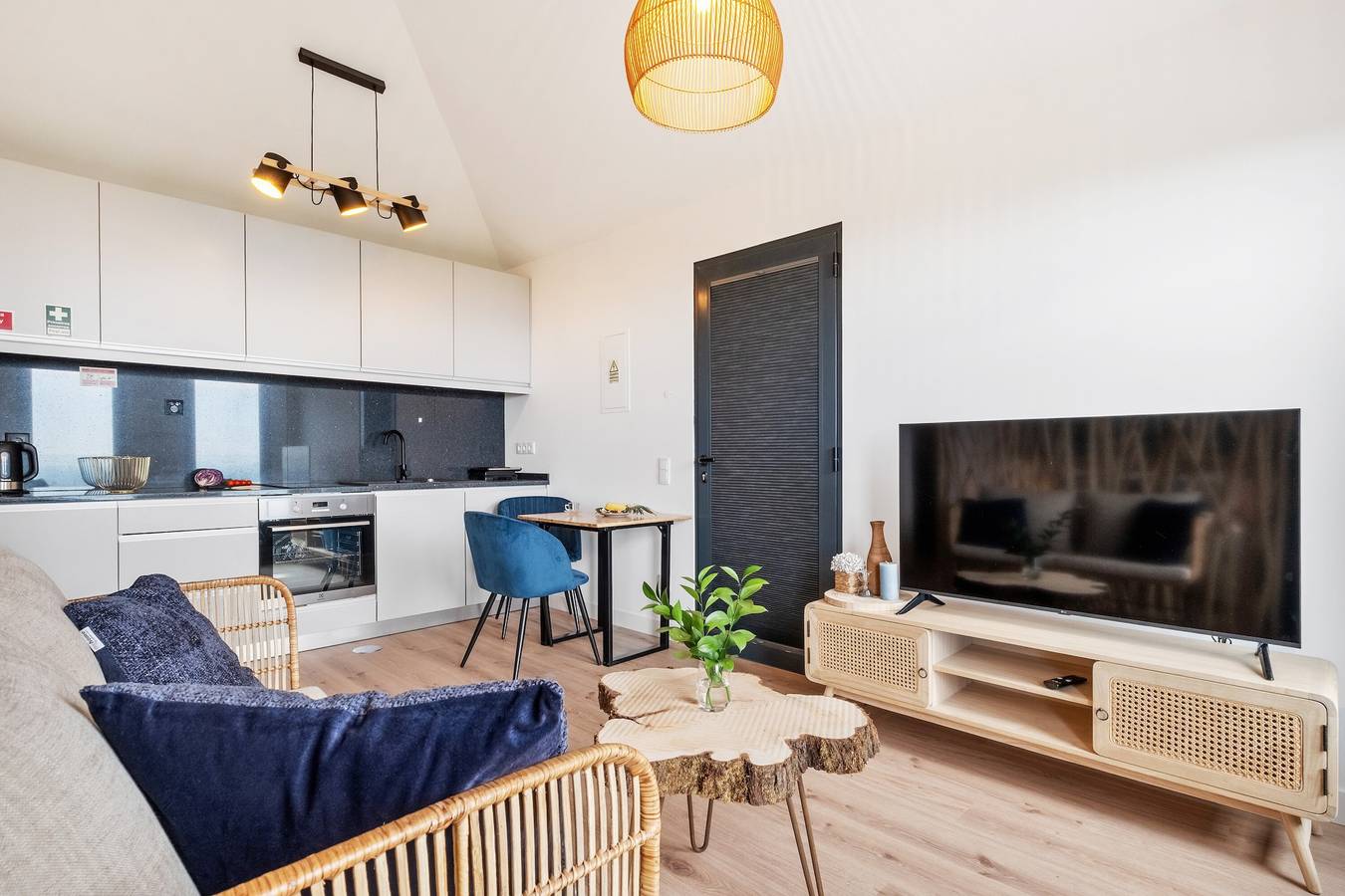 Ganzes Studio, Studio-Apartment „Ocean View New House 2“ mit Balkon und Wlan in Caniço, Madeira