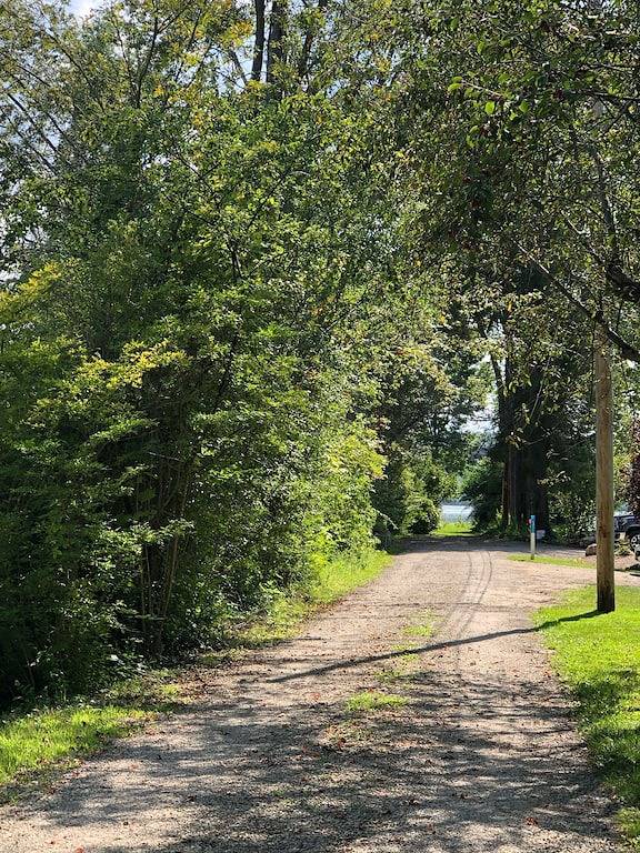 Vacation rental for 10 people, with yard in Chautauqua Lake