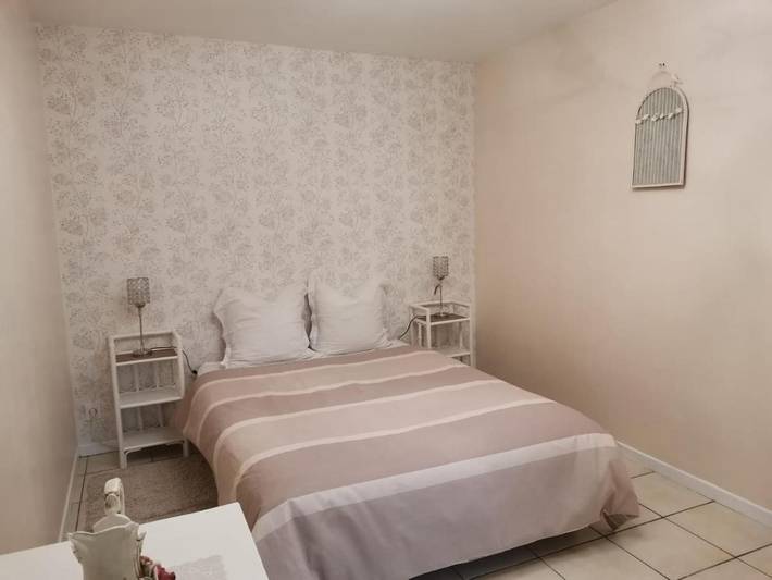 Location de vacances pour 4 personnes, avec vue ainsi que jardin et piscine à Suaux