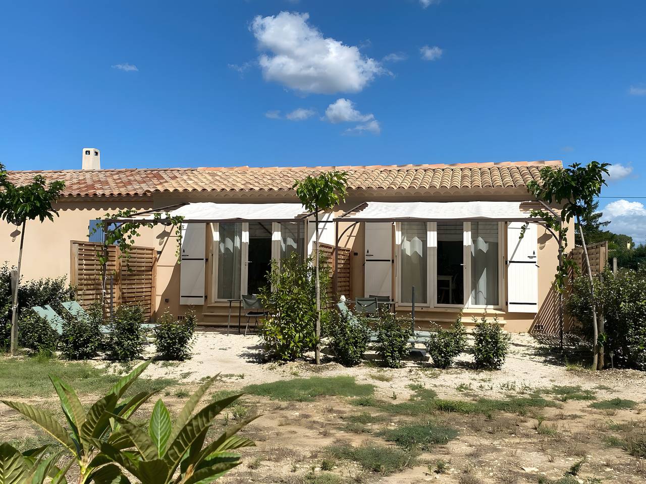 Studio entier, Studio « La Cigale » avec vue sur la montagne, Wi-Fi et climatisation in Taillades, Parc naturel régional du Luberon