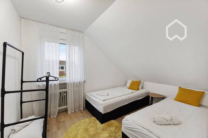 Appartement entier, Day Young Life 140sqm/ carport terrace barbecue table football. in Nuremberg, Franconie
