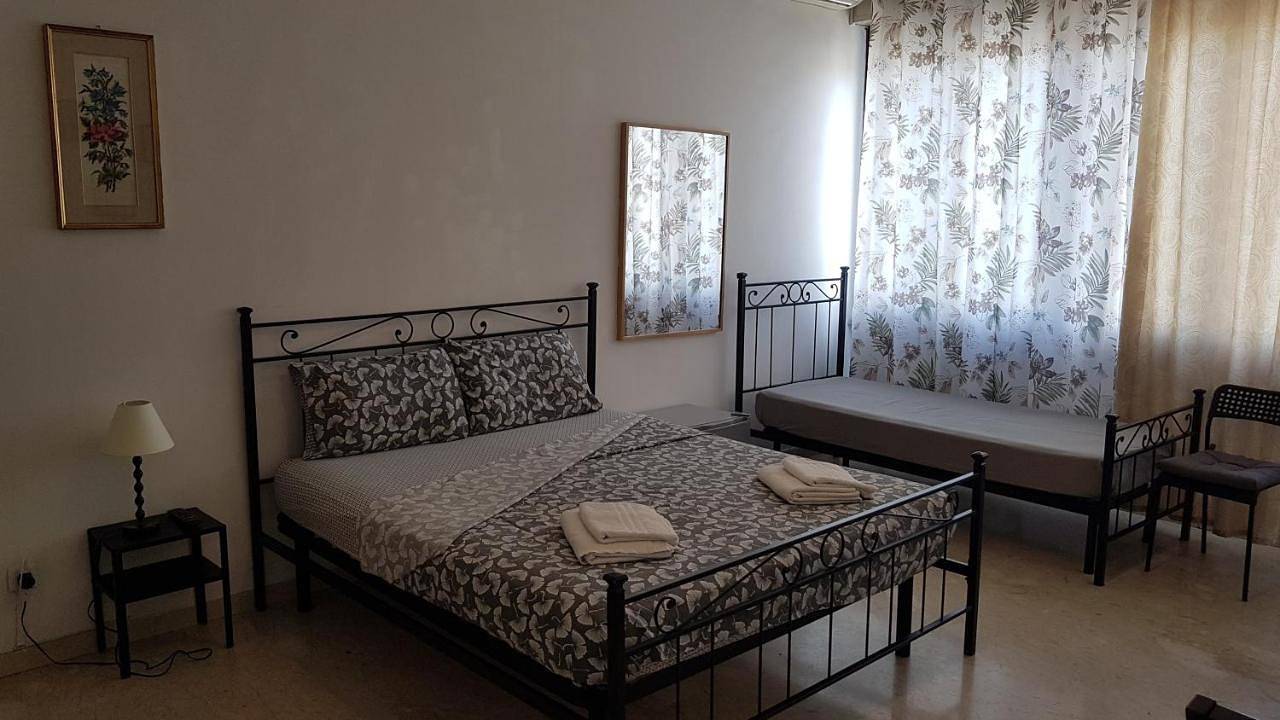 Double Room with Shared Bathroom in Bologne, Province de Bologne
