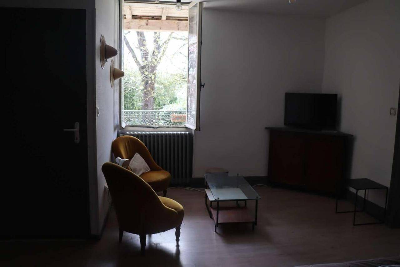 Appartement entier, Agréables studios avec terrasse sur jardin in Caussade, Quercy