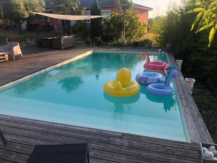 Location de vacances pour 10 personnes, avec Terrasse et Jardin ainsi que Piscine et Vue à Saint-Jean-le-Comtal