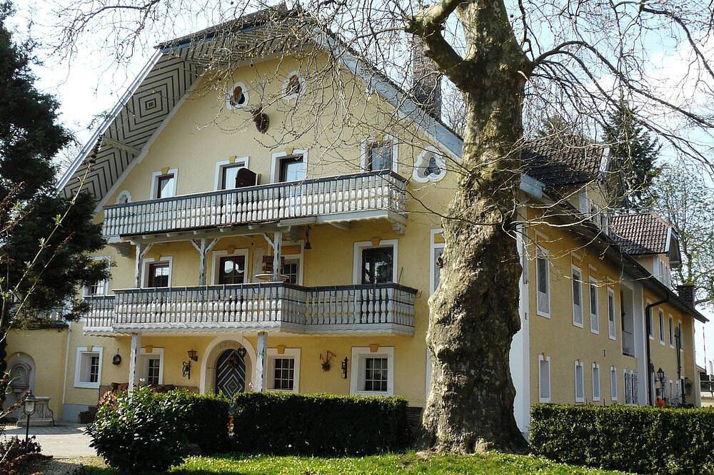 Ganze Wohnung, Ferienwohnung Nr. 2 bis 4 Personen, 42 qm, im 2 Og. mit 1 Wohnschalfzimmer, Kinderzimmer, Balkon in Kirchanschöring, Rupertiwinkel