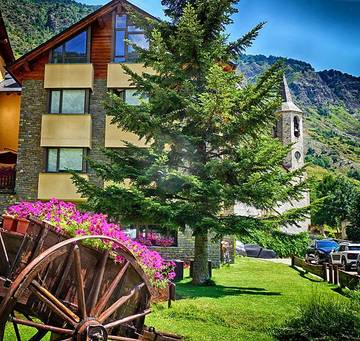 Hôtel pour 3 personnes, avec jardin ainsi que sauna et terrasse à Espot