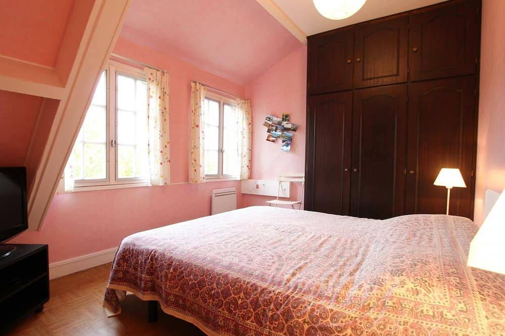 Bright house in Saint-Pair-sur-Mer with garden and pets allowed in Saint-Pair-sur-Mer, Côte de la Déroute