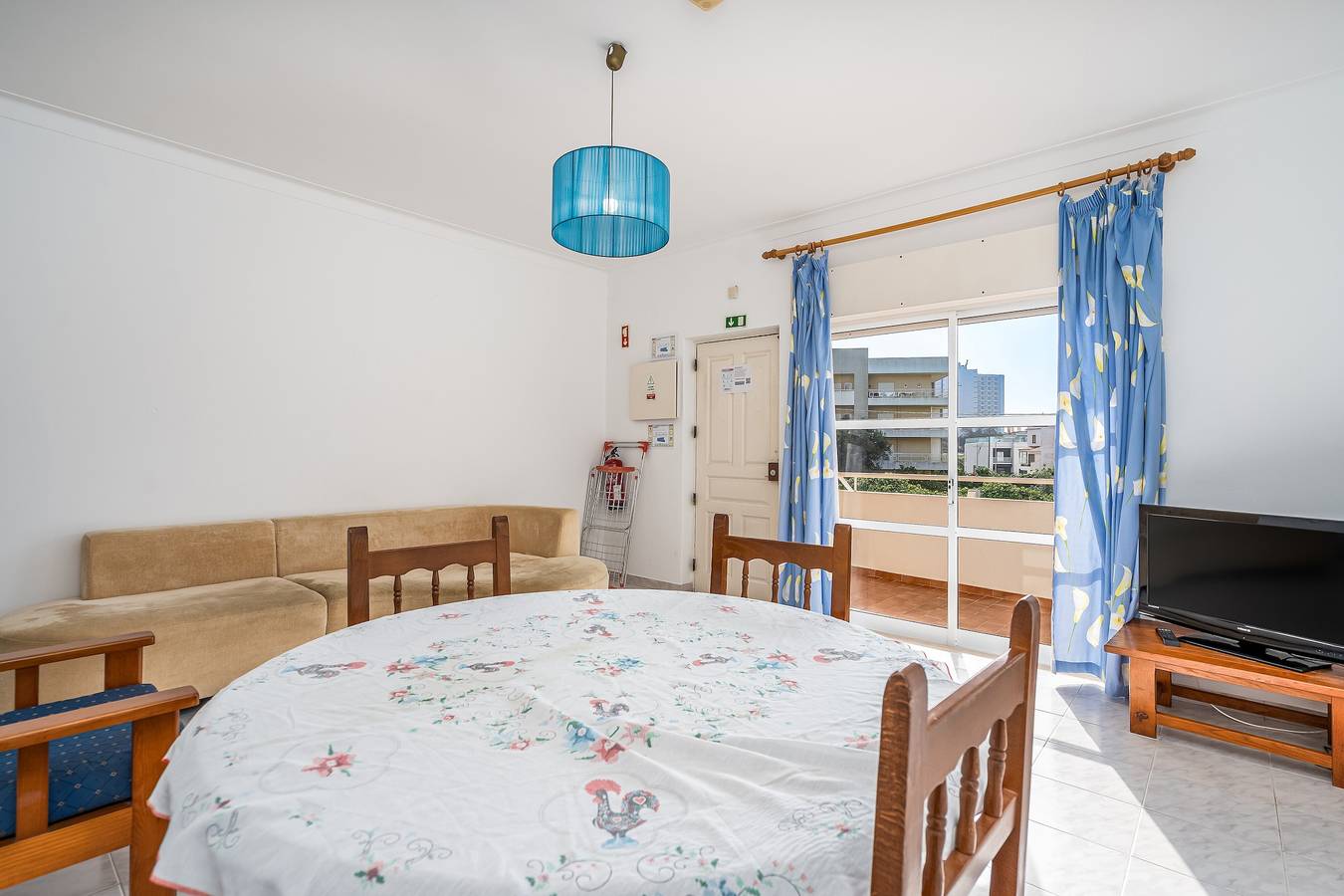 Apartamento inteiro, Apartamento 'Maralvor 001' com piscina partilhada, jardim partilhado e varanda in Alvor, Distrito de Faro