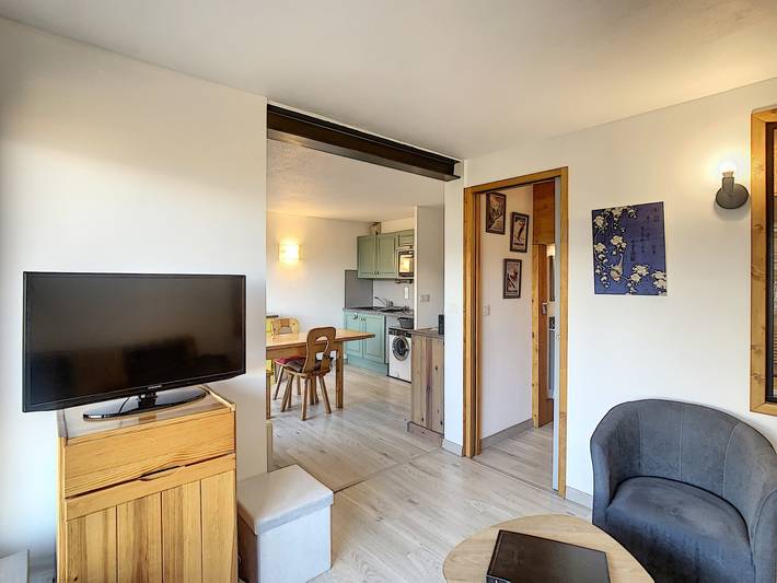 Appartement entier, Charmant 2 pièces + coin cabine, proche centre Combloux, Rdj, terrasse, parking et casier à skis in Combloux, Pays du Mont-Blanc