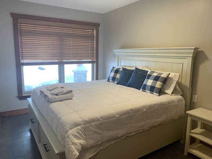 Chalet for 14 people, with terrace and garden as well as hot tub, with pets in Ontario