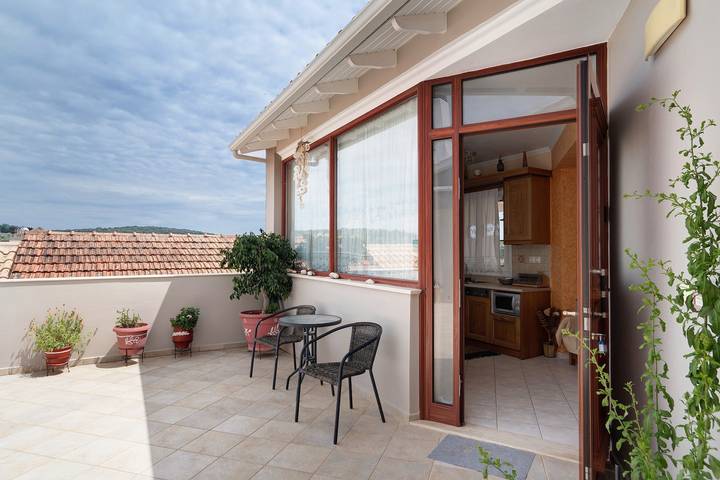 Entire apartment, "Lakis Apartment" with Sea View, Garden, Terrace & Wi-Fi in Spartochori, Meganisi