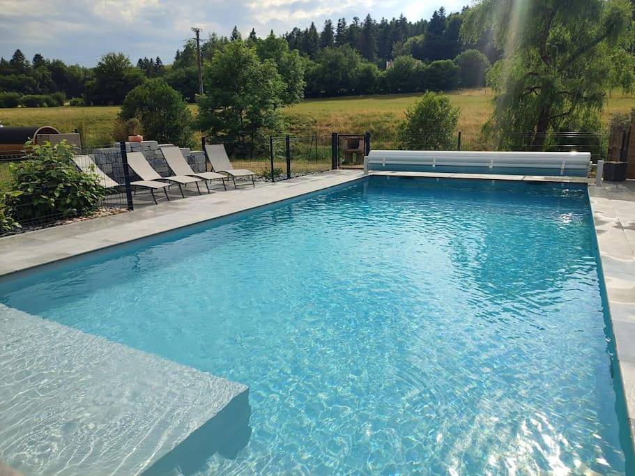 Maison avec piscine, jacuzzi et sauna in Saint-Nabord, Région d'Épinal