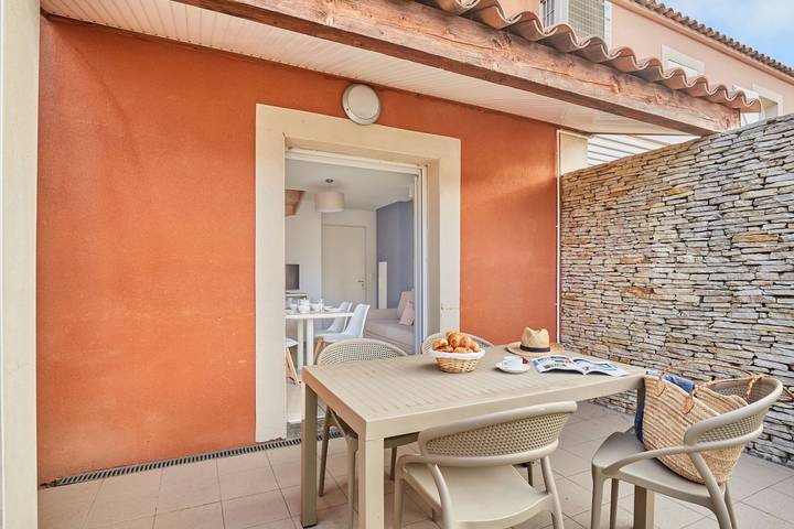 Appartement entier, Appartement de vacances pour 4 personnes avec balcon in Aigues-Mortes, Côte d'Améthyste