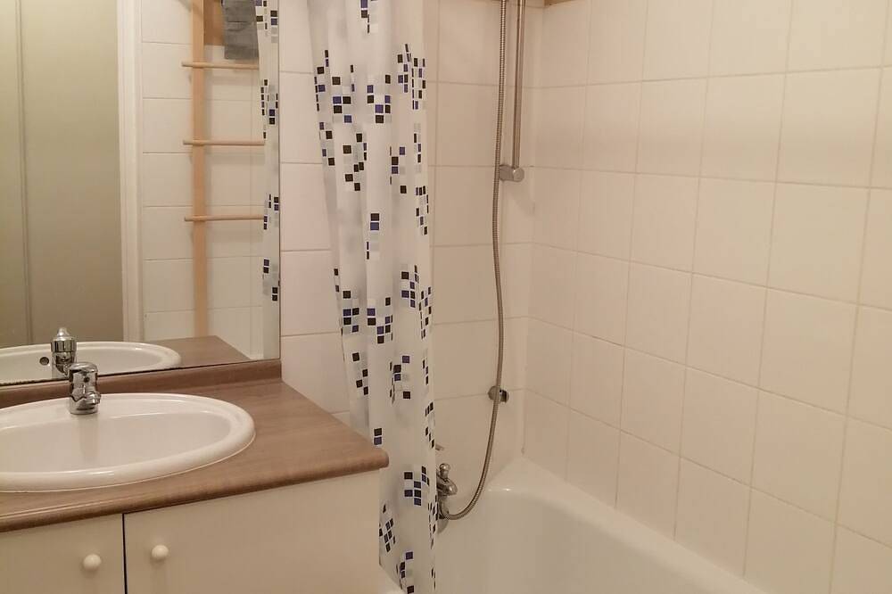 Appartement entier, Appartement  en rdc de 32m2\nconvient pour un couple ou personne seule in Valenciennes, Région de Valenciennes