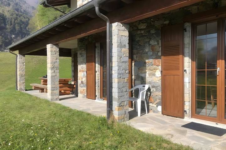 Appartamento intero, Bergoase terrazza sul tetto appartamento per le vacanze Poira Jessi in Mello, Alpi del Bernina