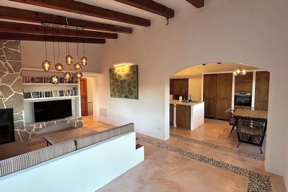 Casa Grillon mit Beheizbarem Pool / Wifi / Ruhige Lage / 6 Personen in Cala Murada, Manacor