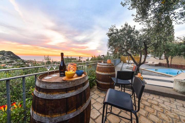 Ferienwohnung für 3 Personen, mit Balkon und Whirlpool sowie Terrasse und Garten in Panza