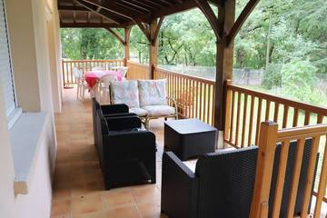 Gîte pour 8 personnes, avec piscine à La Ballade de Pern