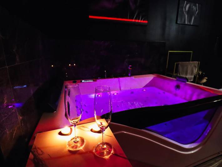 Gîte pour 2 personnes, avec Balcon ainsi que Jacuzzi et Vue dans Casino Grand Cercle - 2