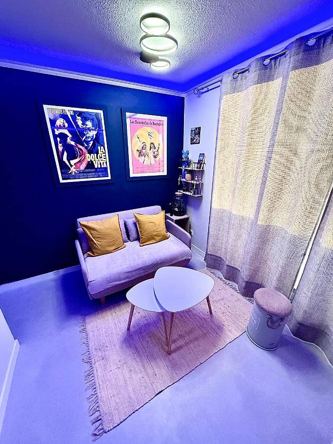 Gîte pour 4 personnes, avec terrasse ainsi que jacuzzi et piscine dans Office De Tourisme Cannes La Bocca - 4