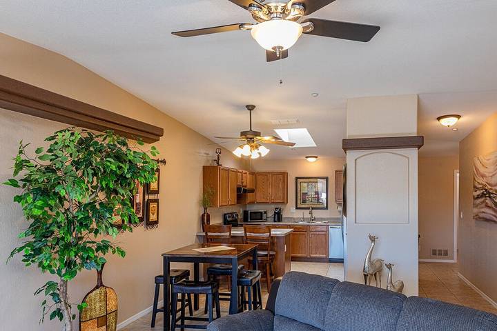 Vacation rental for 18 people, with yard in Lake Havasu City