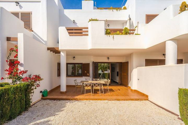 Apartamento de vacaciones para 5 personas, con jardín y piscina además de jacuzzi y terraza - 1