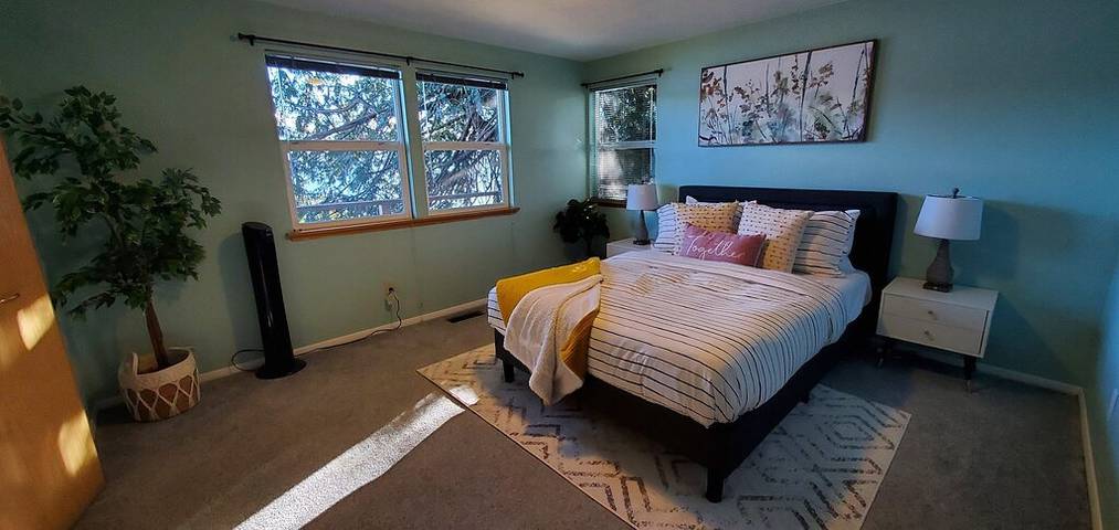 Vacation rental for 10 people, with yard in Kitsap County