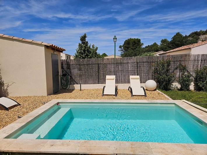 Location de vacances pour 6 personnes, avec jardin ainsi que piscine et vue à Beaumettes - 2
